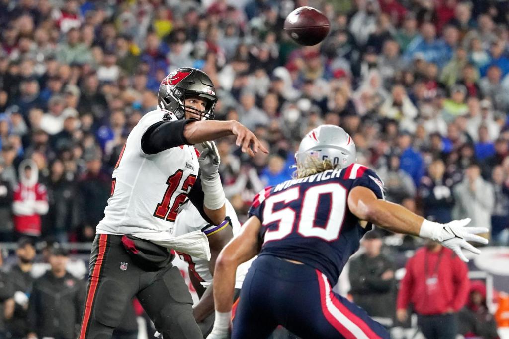 Tom Brady beats Patriots in New England return,
19-17 1