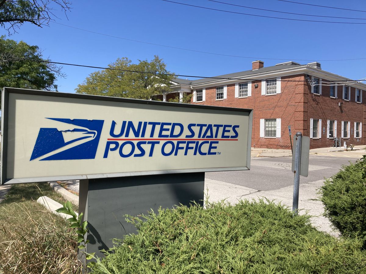 For more than a year, no one warned public someone was
stealing mail, checks from Park Ridge post office 1 For more than a year, no one warned public someone was
stealing mail, checks from Park Ridge post office 1