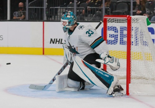 Sharks’ Boughner names season-opening goalie, and a new
alternate captain 1