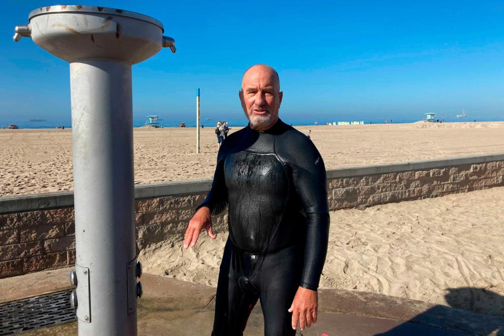 Southern California beach set to reopen after oil
spill 1