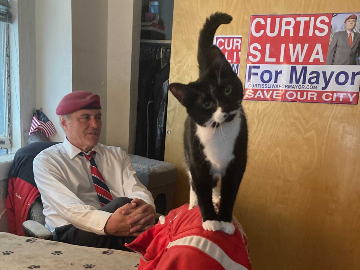 Sliwa opens door to ‘phasing out’ the Bronx Zoo, points to
‘barbaric’ conditions 1 Sliwa opens door to ‘phasing out’ the Bronx Zoo, points to
‘barbaric’ conditions 1
