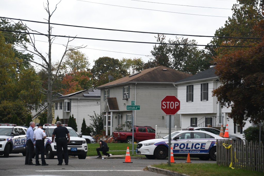 Suffolk County hiring over 700 cops, including possible NYPD
officers 1