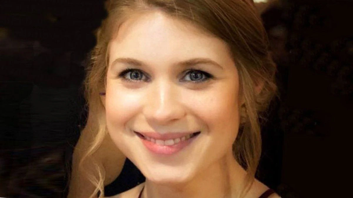 Metropolitan Police provide safety tips after former officer
sentenced for murder, rape of Sarah Everard 1 Metropolitan Police provide safety tips after former officer
sentenced for murder, rape of Sarah Everard 1
