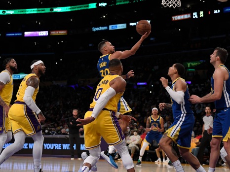 Sum of Warriors’ parts is greater than Lakers’ star power in
season-opening win 1
