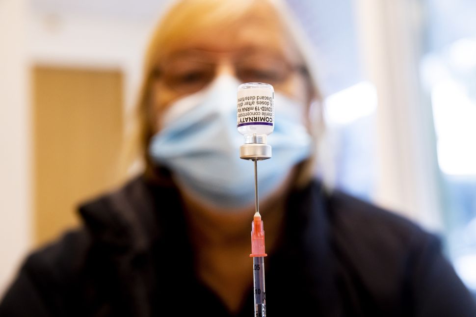 Yes, You Can Probably Mix and Match Different COVID-19
Vaccines According to Studies 1