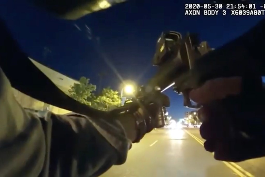 Bodycam video shows Minneapolis cops ‘hunting’ protesters
with rubber bullets 1