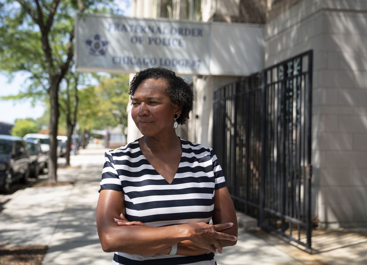 Punished by FOP for kneeling in protest, Chicago police
officer fights to have suspension reversed on principle 1 Punished by FOP for kneeling in protest, Chicago police
officer fights to have suspension reversed on principle 1