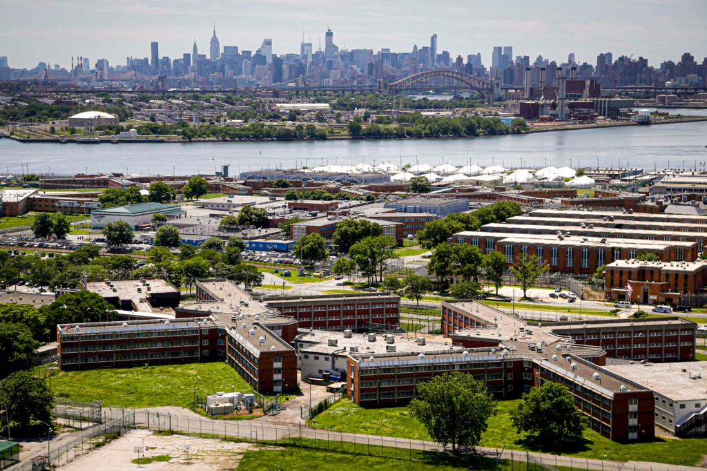 Rikers Island correction officer hospitalized after inmate
attack 1