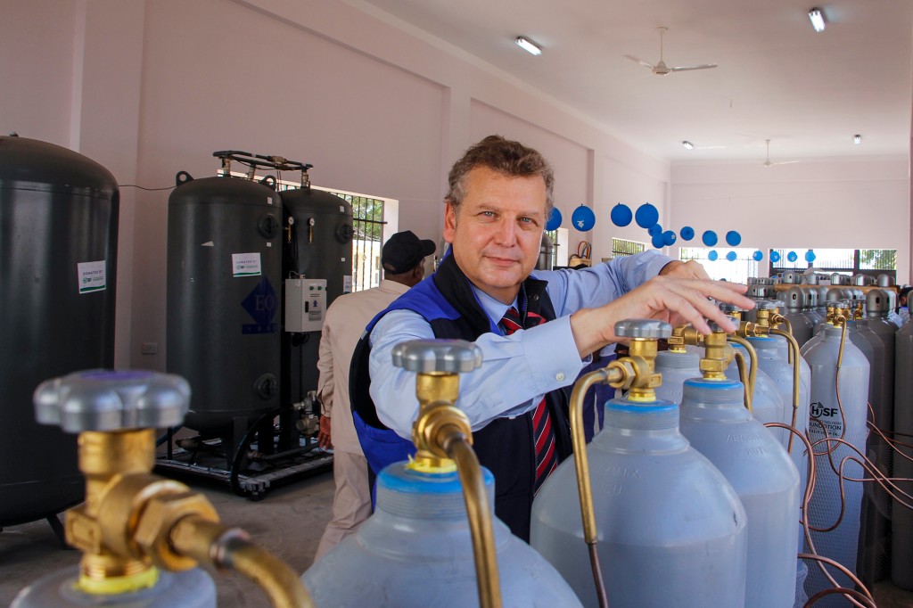 Somalia opens nation’s first public oxygen plant amid
pandemic 1