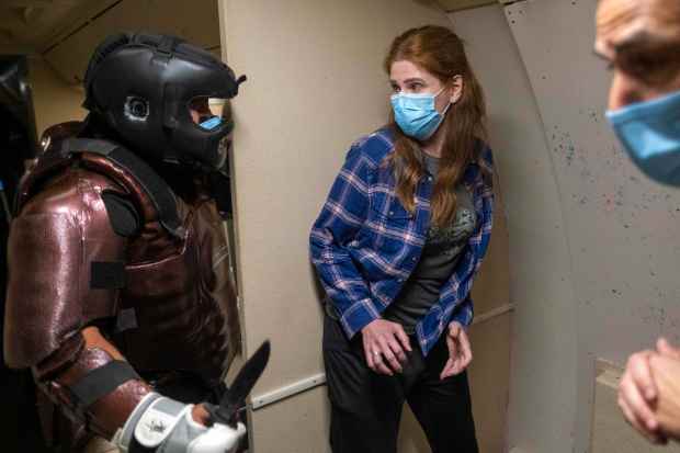 Flight attendants fight back against unruly passengers — in
self-defense classes 1