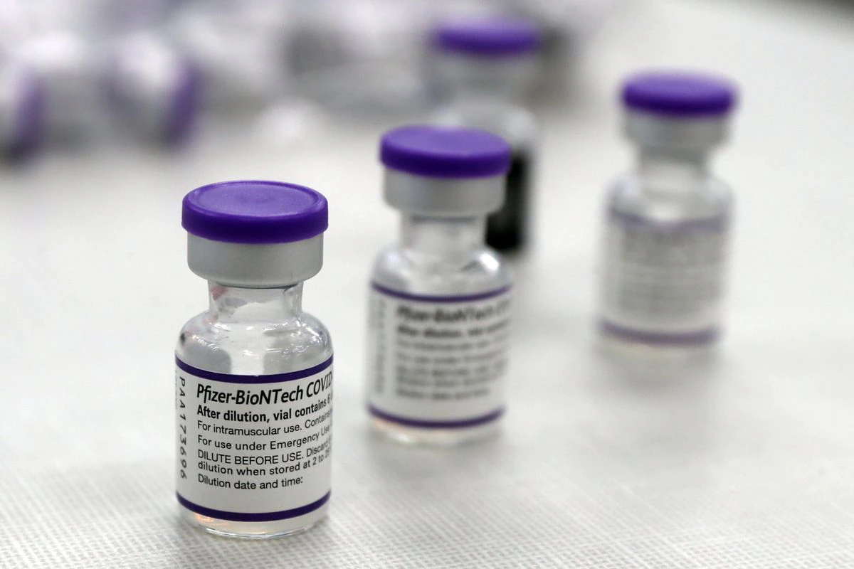 Booster shots are outpacing new COVID-19 vaccinations in
Illinois, US. Health officials say top priority is still shots for
the unvaccinated. 1 Booster shots are outpacing new COVID-19 vaccinations in
Illinois, US. Health officials say top priority is still shots for
the unvaccinated. 1