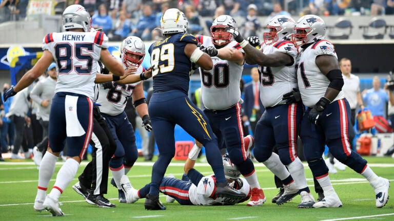 ‘Kind of a BS play’: Patriots react to Jerry Tillery’s late
hit on Mac Jones 1