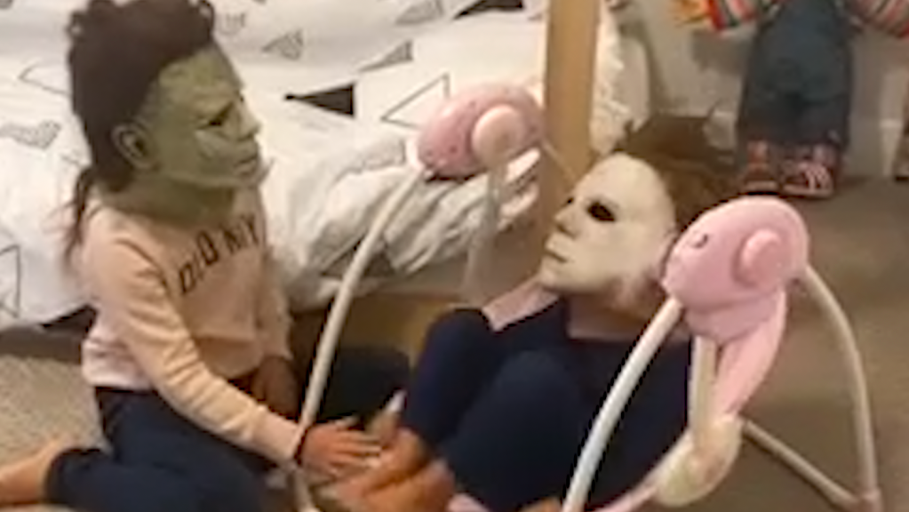 Michael Myers mask-wearing kids give mom a funny
fright 1 Michael Myers mask-wearing kids give mom a funny
fright 1