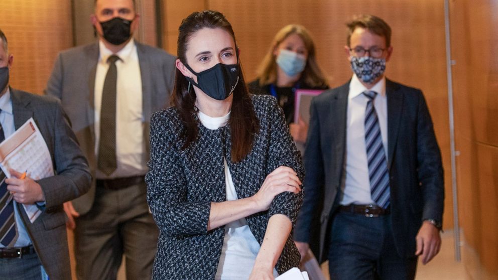 New Zealand admits it can no longer get rid of
coronavirus 1