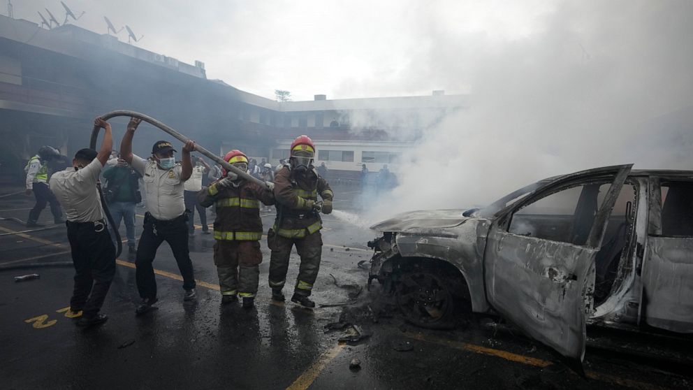 Ex-soldiers protest in Guatemala to get civil war
payment 1
