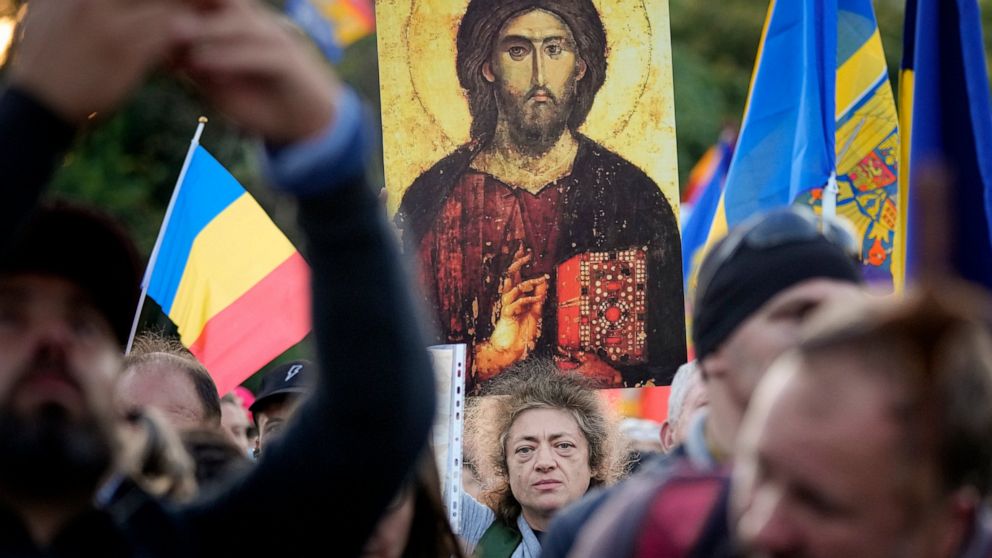 Far-right protesters in Romania reject virus
restrictions 1