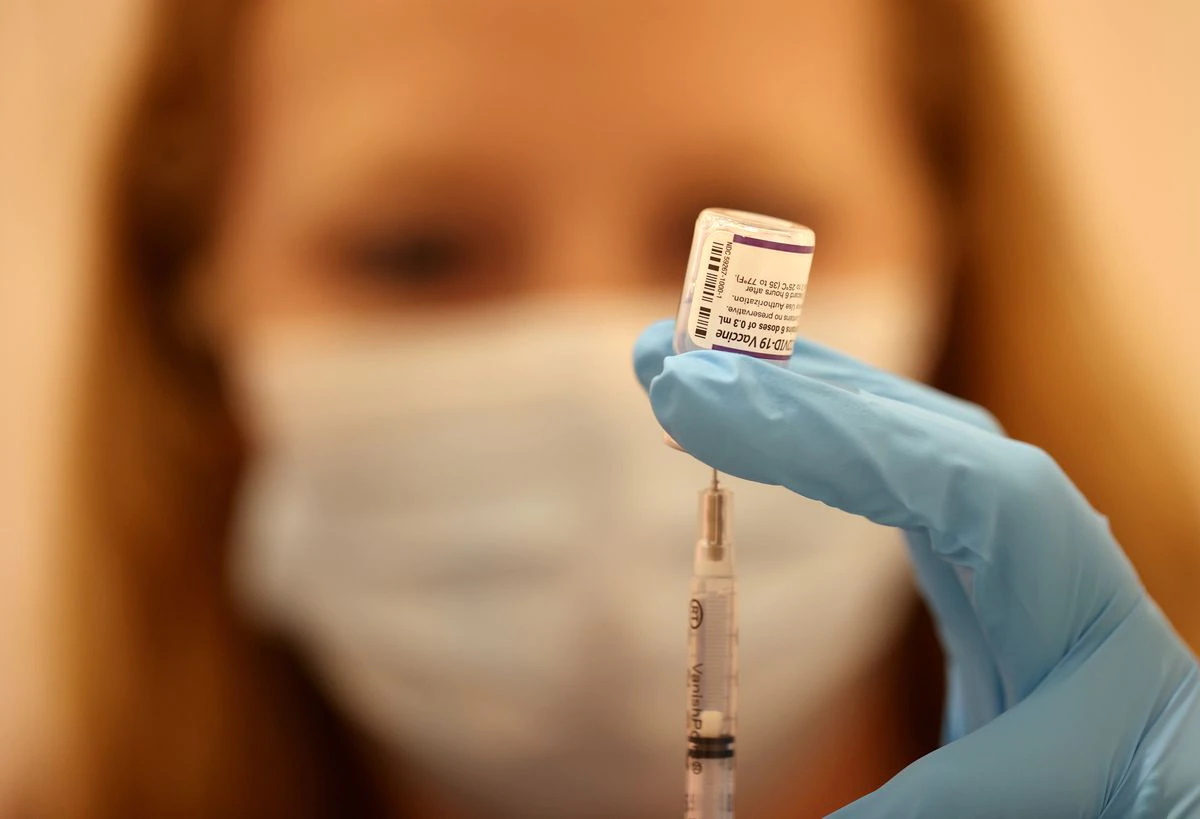FDA expected to approve mixing-and-matching COVID-19
vaccines for booster shots 1 FDA expected to approve mixing-and-matching COVID-19
vaccines for booster shots 1