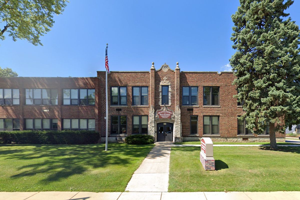 Wisconsin parent sues school district after son allegedly
gets COVID from unmasked classmate 1