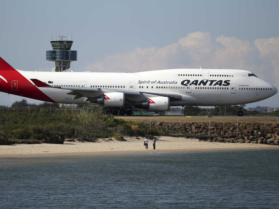 Australia plans to open its borders for its own vaccinated
citizens to travel 1