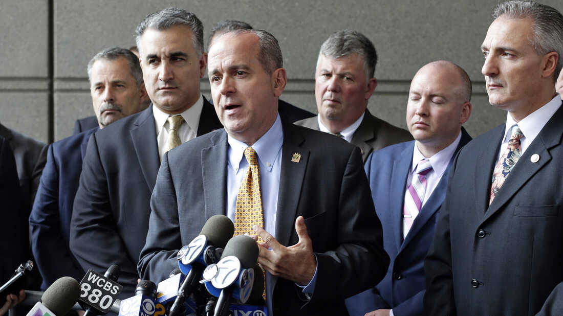 FBI raids New York's police sergeants union offices and the
union president resigns 1