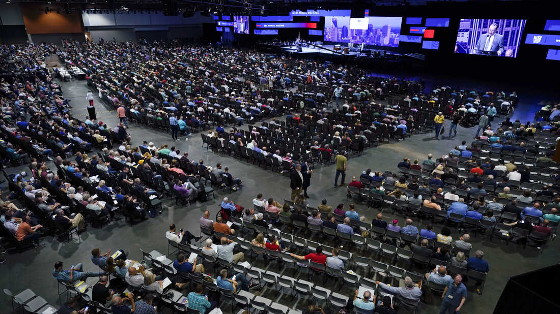 A Southern Baptist panel has voted to open legal records to
investigators of abuse 1