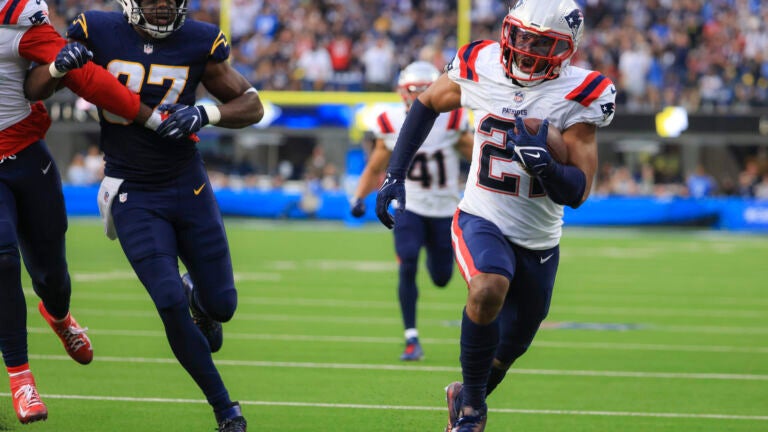 Phillips pick-six propels Patriots past Chargers
27-24 1