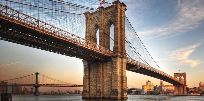 Thousands of NYC Employees Shut Down Brooklyn Bridge to
Protest Against Vaccine Mandates 1