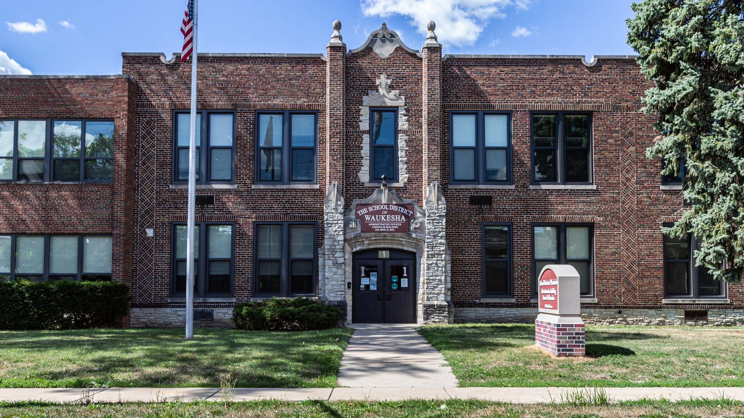 Wisconsin parent sues school district, says her son
contracted COVID-19 from a classmate 1