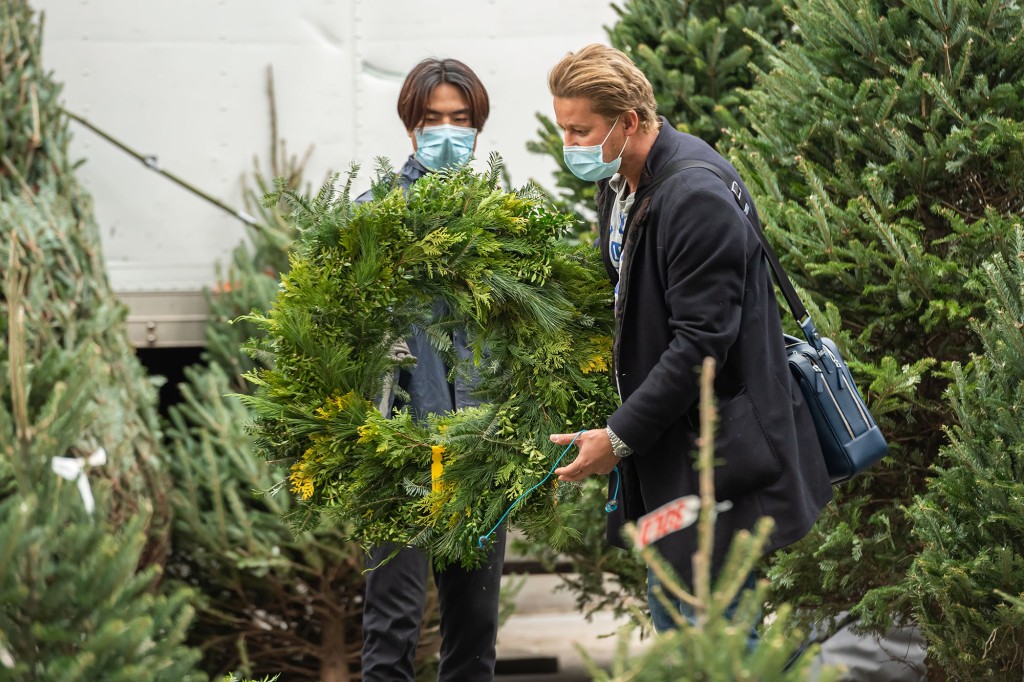CDC releases guidelines for preventing COVID-19 spread
during holidays 1