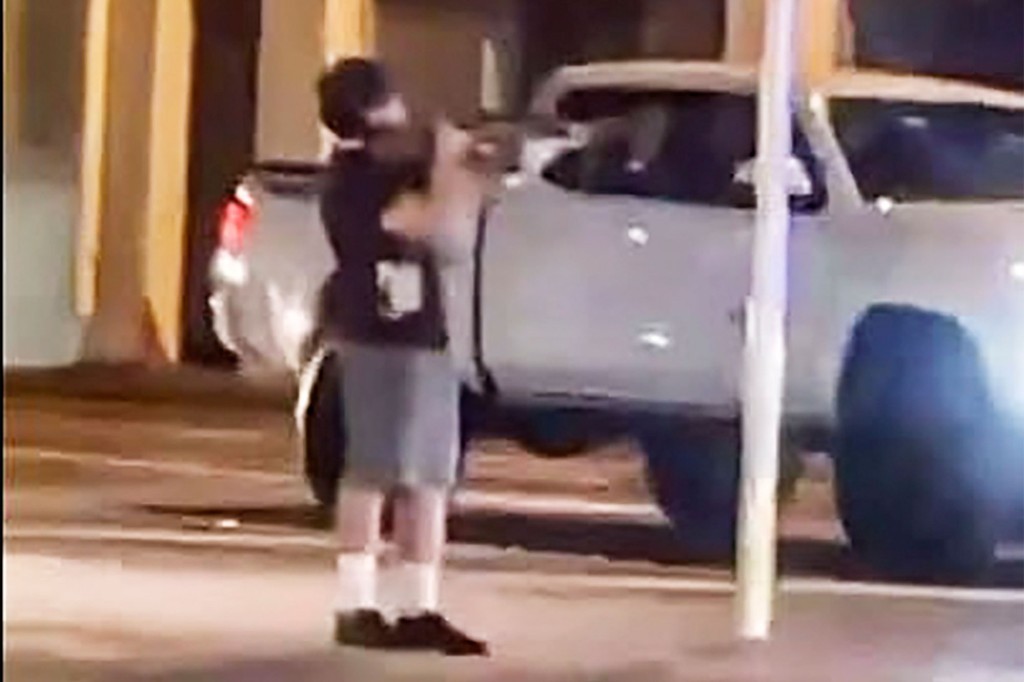 Florida teen fatally shot by police after pointing air rifle
at officers 1