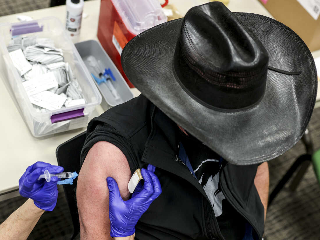 People who want organ transplants must get the COVID-19
vaccine, a hospital says 1