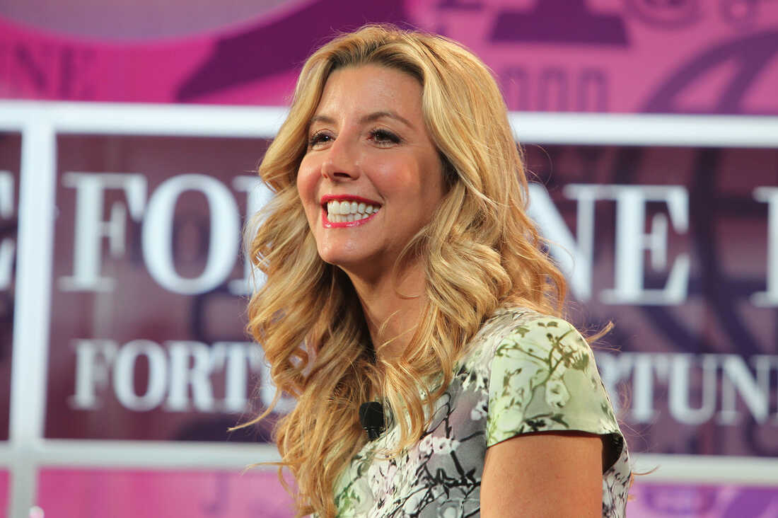 Spanx CEO surprises employees with 2 first-class plane
tickets and $10,000 1