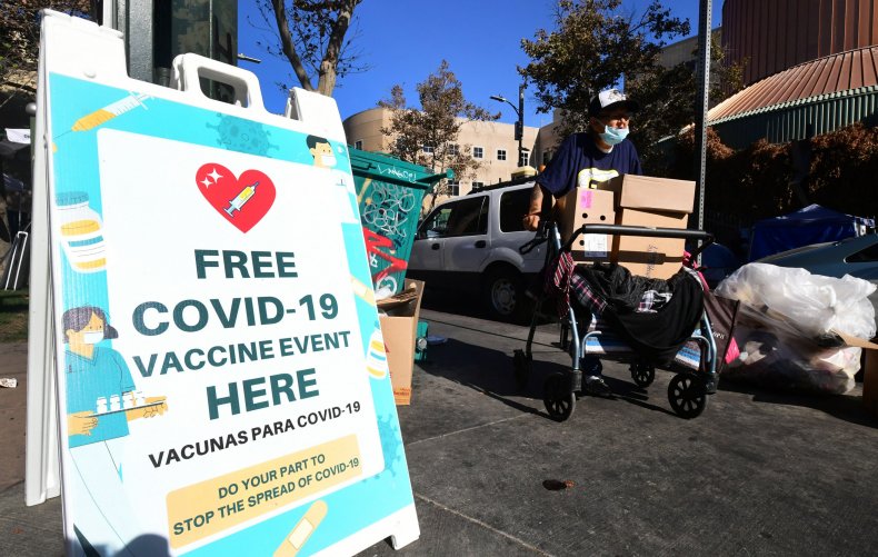 Homeless Person Calls Anti-Vaccine Protester 'Dumb F***' in
Viral Video 1