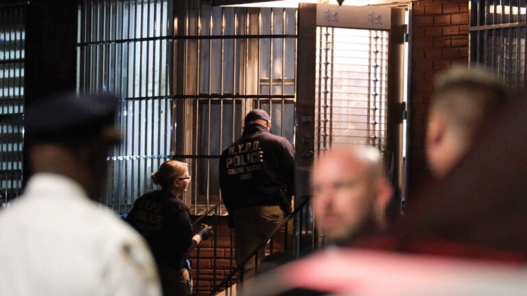 NYPD Officer Fatally Shoots Woman at Girlfriends Home,
Police Say 1