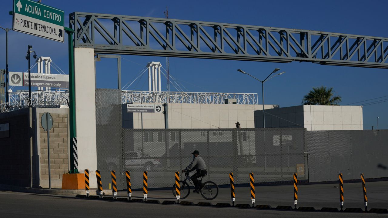 U.S. to reopen land borders in November for fully
vaccinated 1