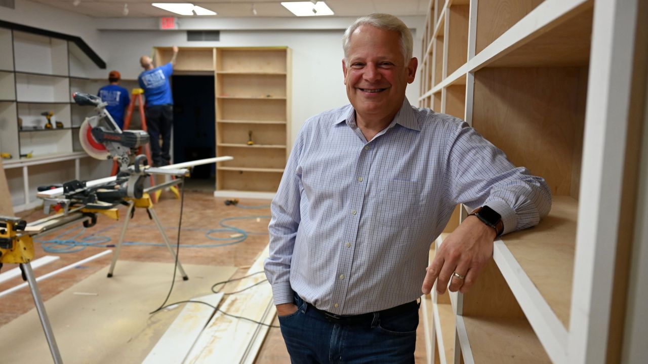 Former congressman set to start a new life chapter with
opening of Oyster Bay bookstore 1