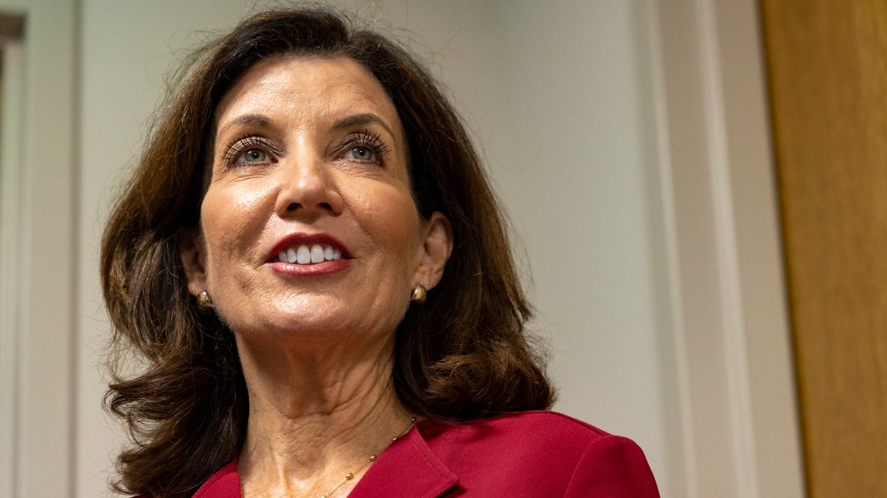 Colin Powell's death underscores need for COVID-19 vaccine,
Gov. Kathy Hochul says 1