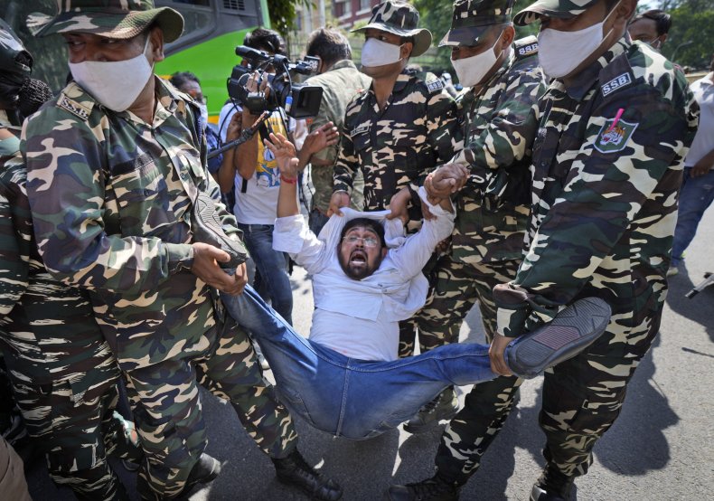Official's Car Runs Over Protesters, Driver and 3 Passengers
Beaten to Death in Retaliation 1