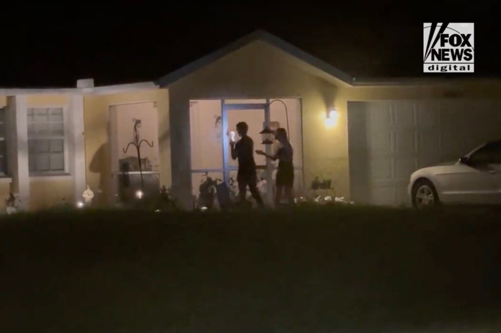 Protesters yell that Brian Laundrie’s parents ‘like to
strangle people’ 1