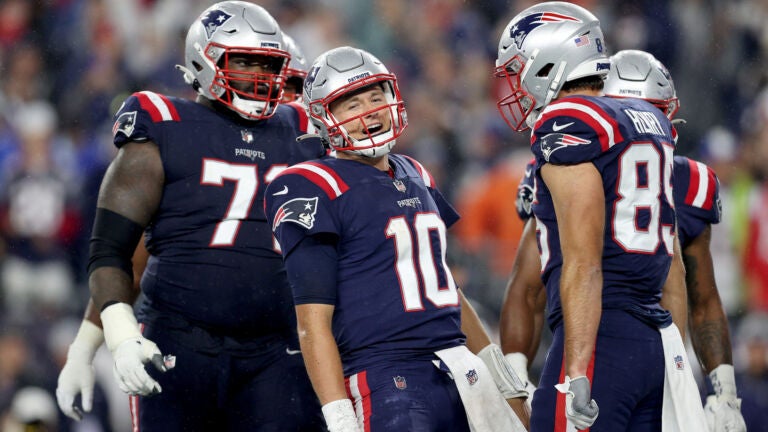 What NFL experts are predicting for Sunday’s Patriots-Texans
game 1