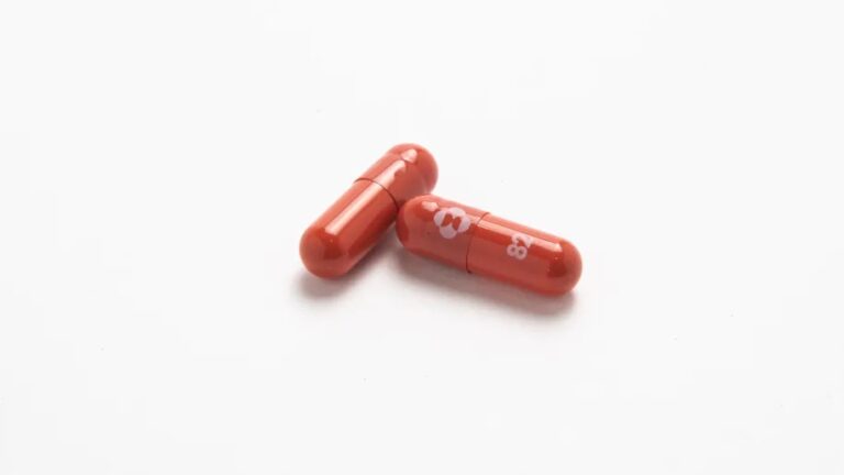 Merck’s experimental pill to treat COVID-19 cuts risk of
hospitalization and death in half, the pharmaceutical company
reports 1
