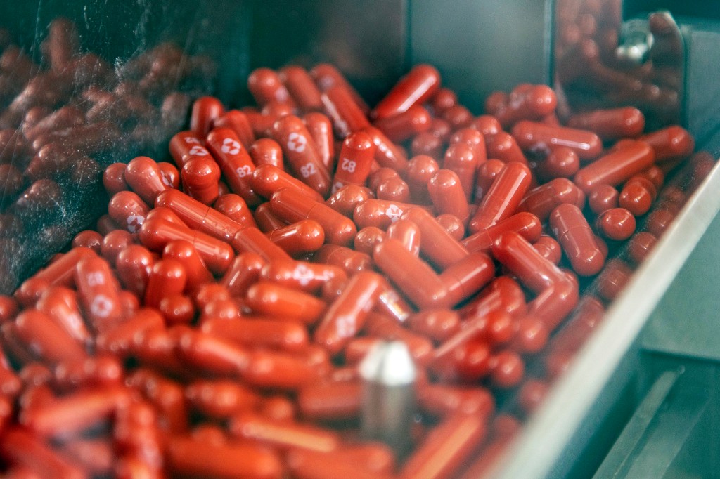 Merck asks FDA for emergency approval of its antiviral
COVID-19 pill 1