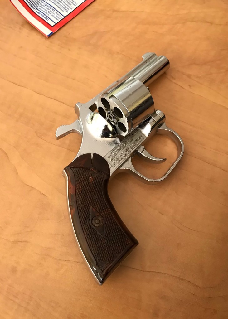 School safety agents seize 3 guns from students at NYC
schools 1