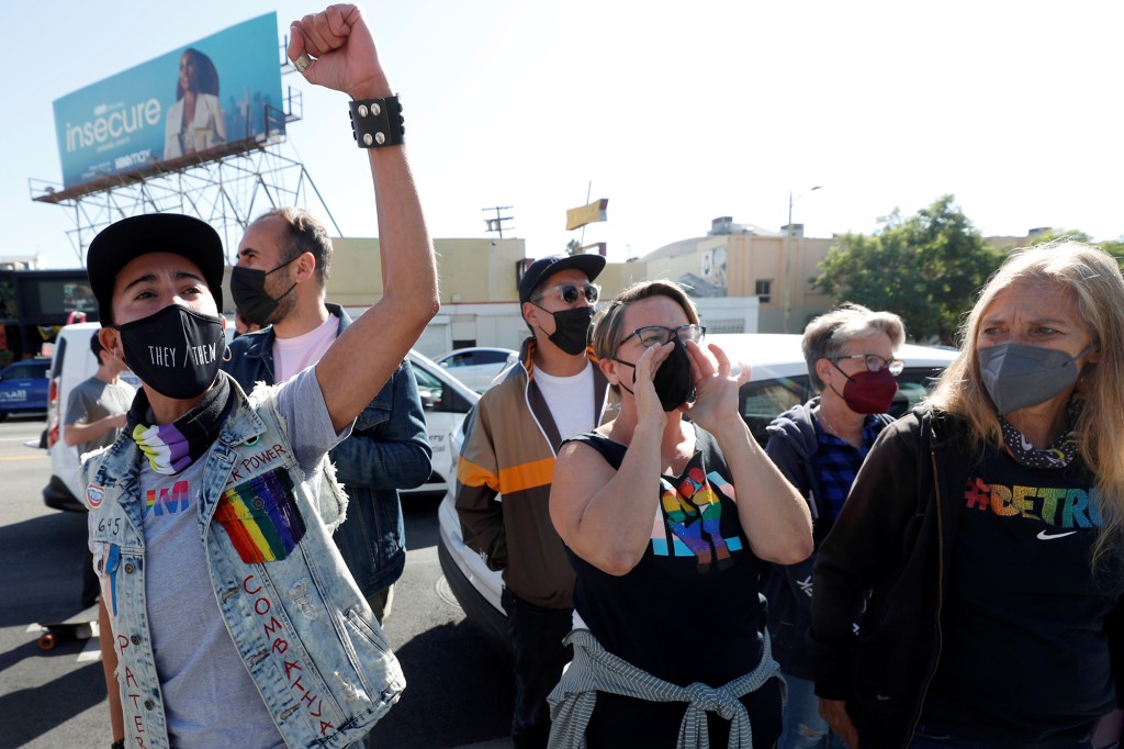Dave Chappelle fans clash with trans-rights protesters at
Netflix rally 1