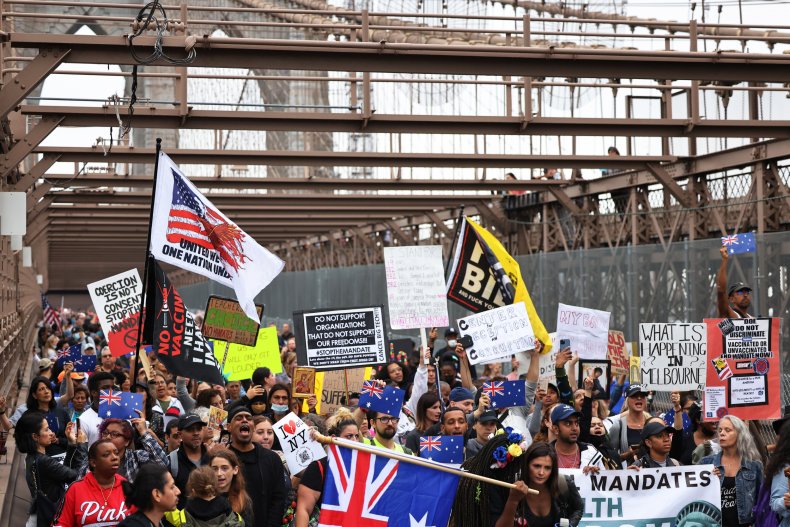 Anti-Vaccine Mandate Protesters Flip COVID Testing Tent in
New York 1