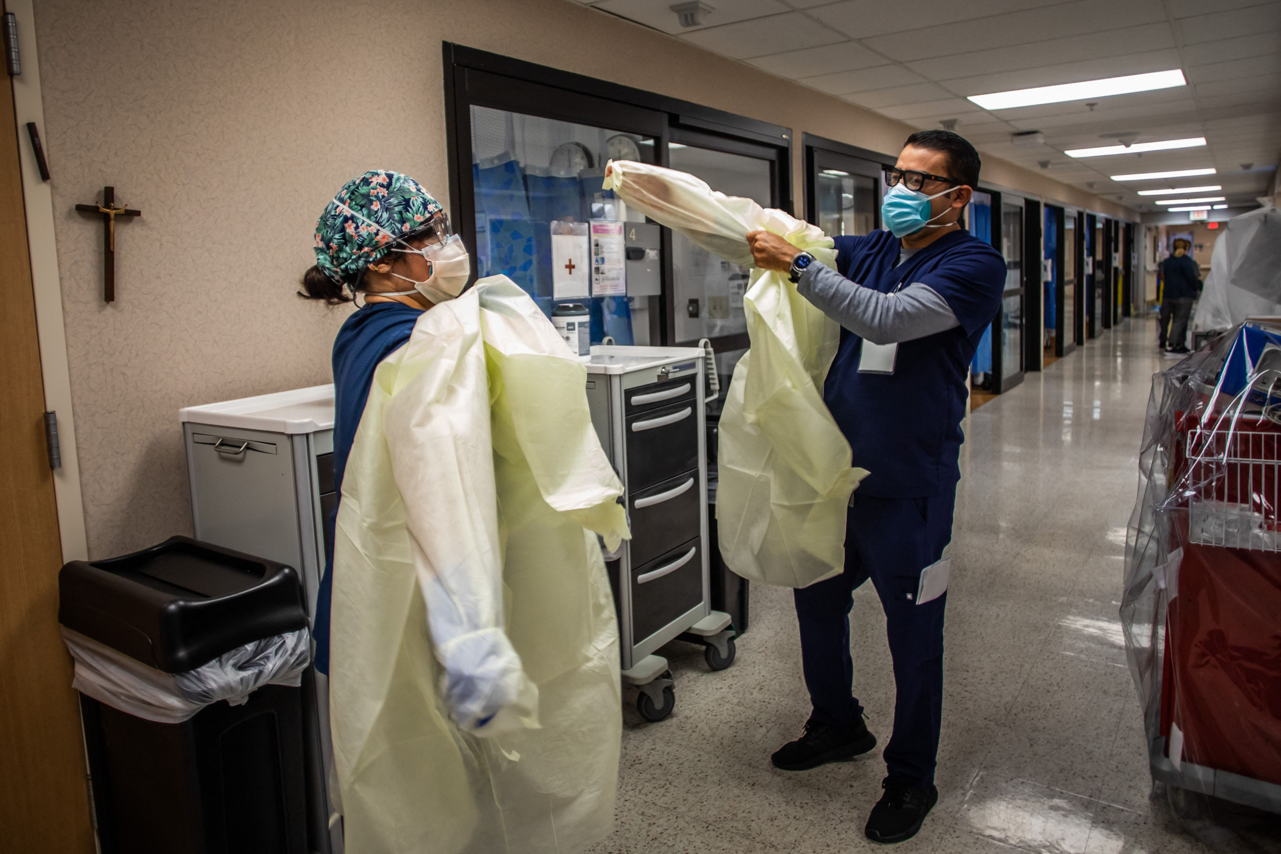 COVID-19 Live Updates: U.S. Cases Drop by 22 Percent, Sydney
Reopens to Fully Vaccinated After Months of Lockdown 1