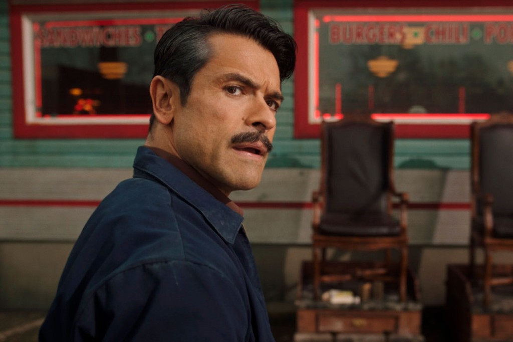‘Classy’ Mark Consuelos leaves ‘Riverdale’ daddy role after
4 seasons 1