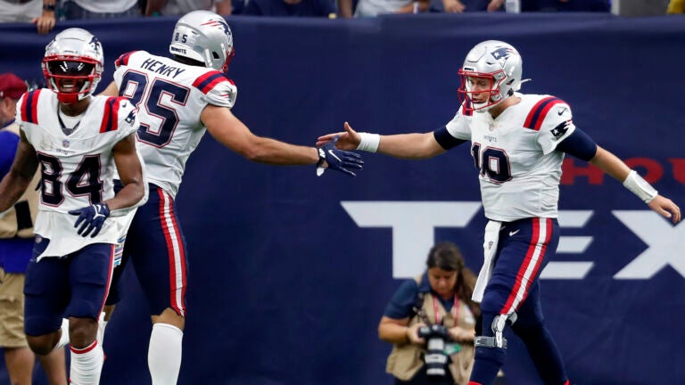 ‘He’s tough, man’: Teammates praise Mac Jones’s poise after
Patriots win over Texans 1