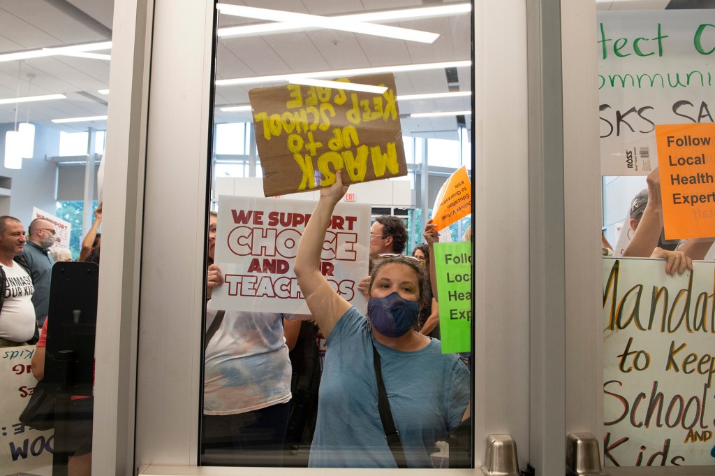 CDC says schools should keep mask mandates as kids get
vaccinated 1