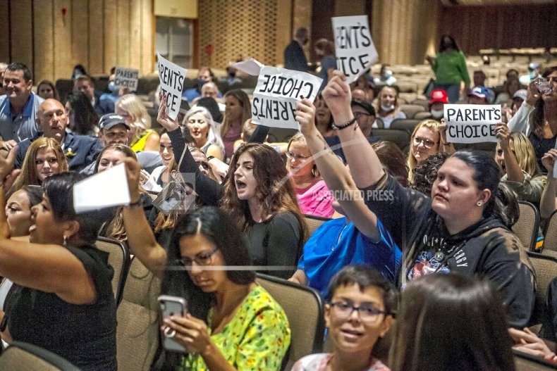 Professor Removed From Classroom After Claiming He'd Lower
Grades Over Mask Refusal 1